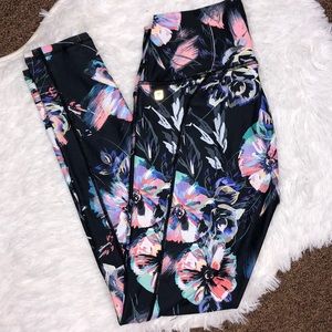 NWT Fabletics Floral High Waisted Leggings Small